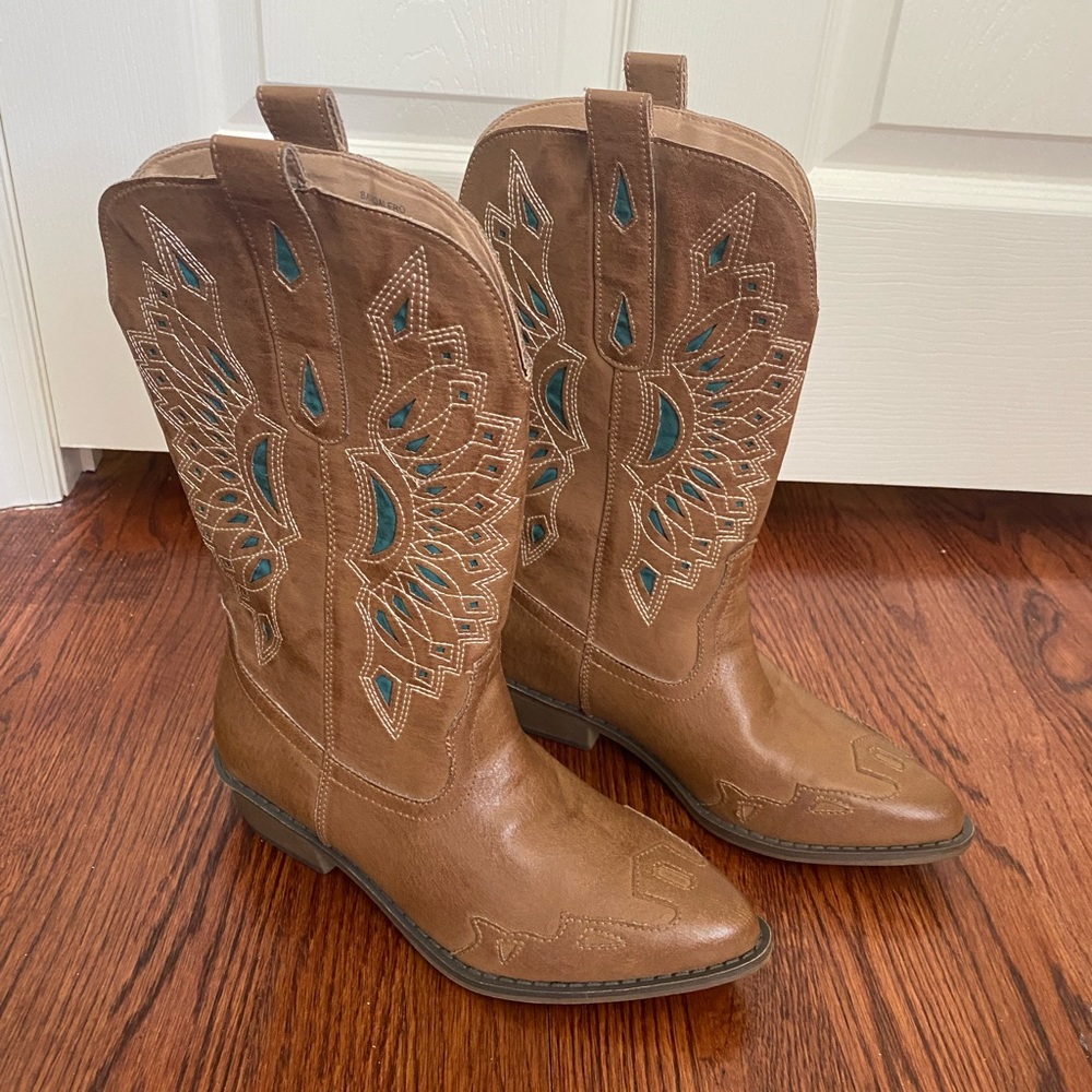 Cowgirl Boots - never worn - size 7
